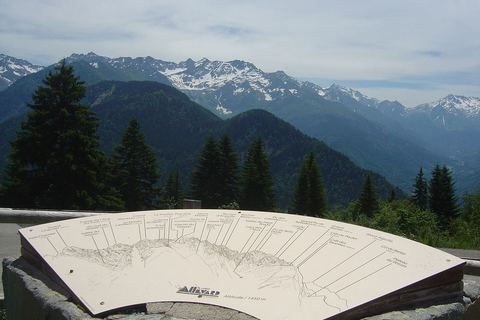 La table d'orientation de la station du Collet d'Allevard face à la chaîne de Belledonne