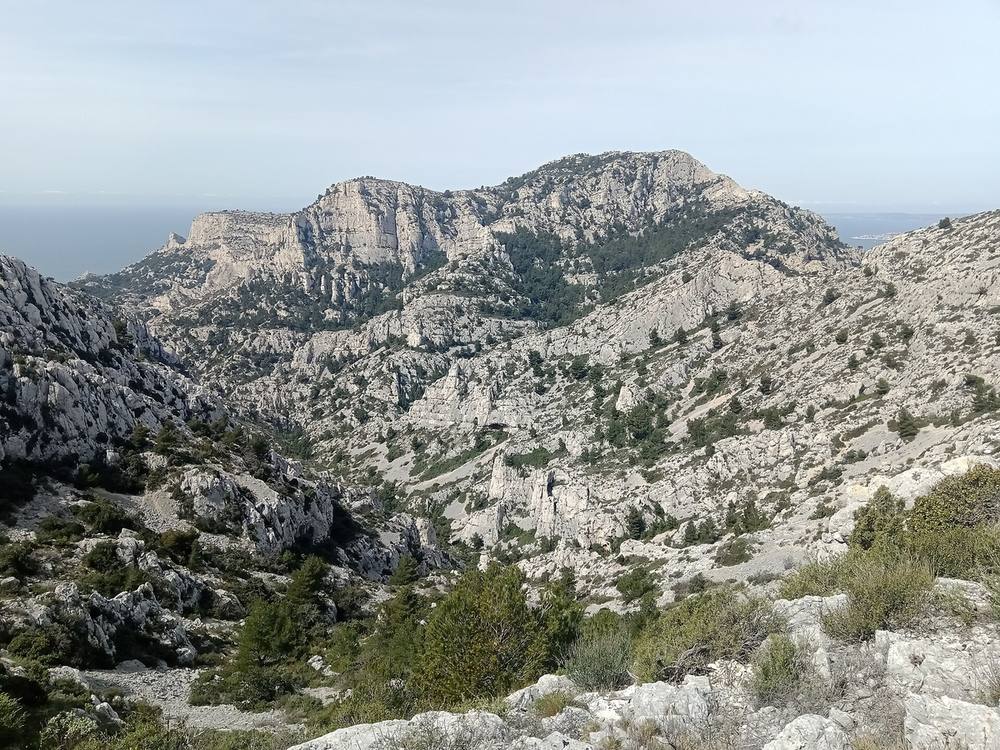 Le massif de Marseilleveyre vu depuis le plateau de l'Homme Mort