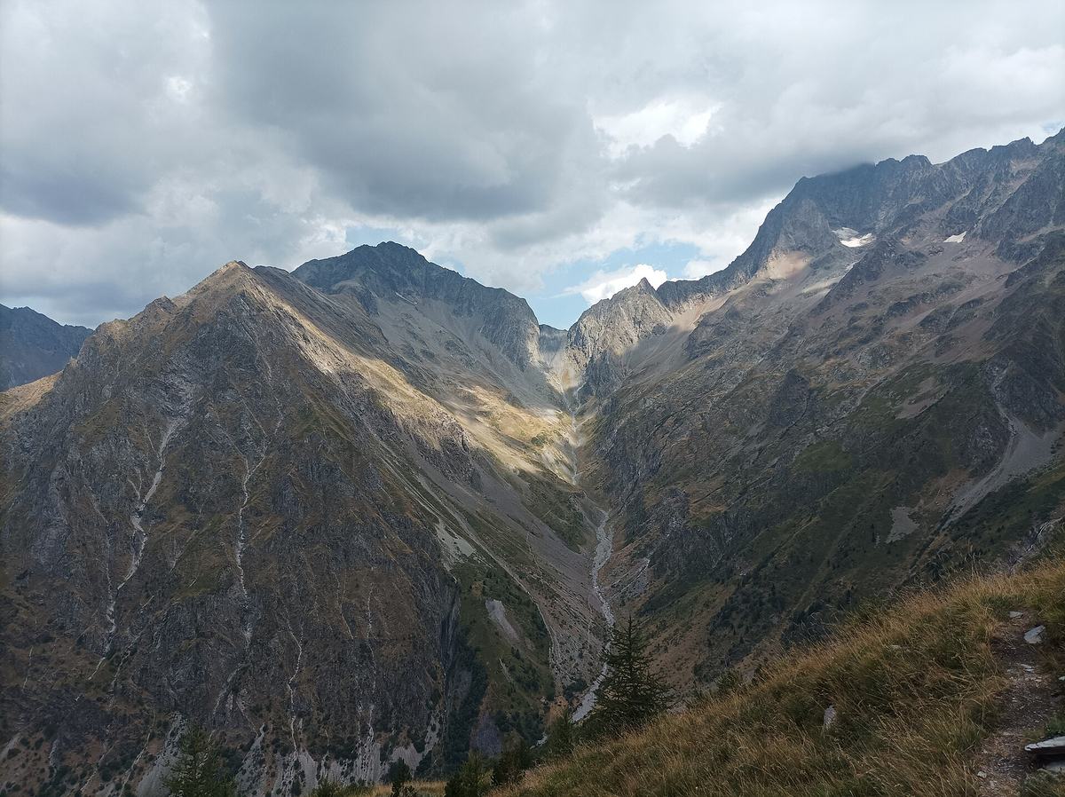 Le col de la Muzelle vu depuis la montée du col de la Côte Belle