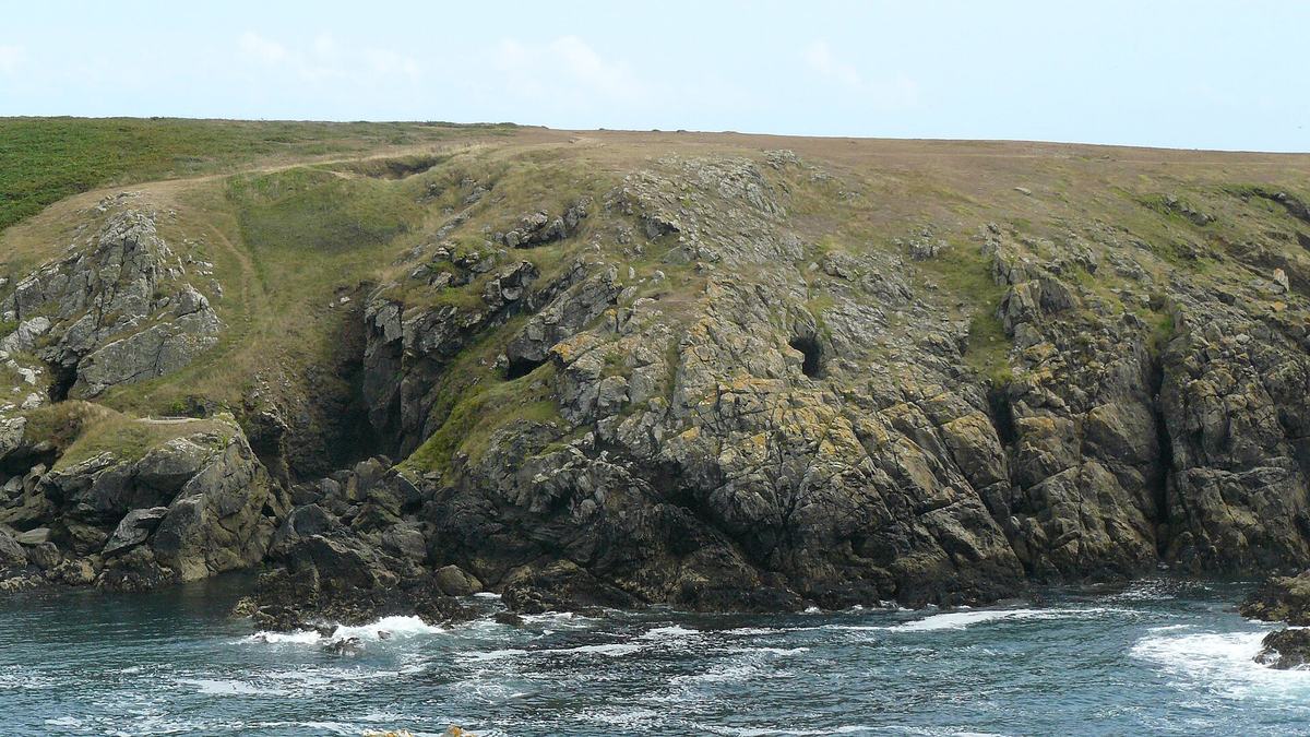 Les falaises de Port Saint-Nicolas sur la côte sauvage de Groix