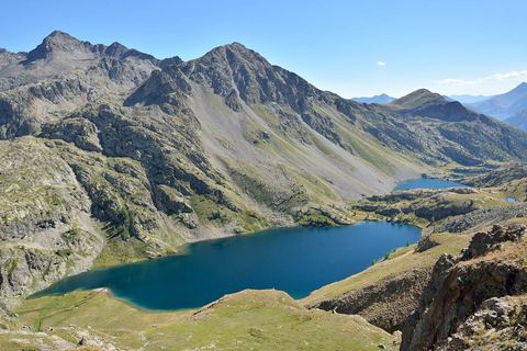 Les lacs de Vens en enfilade dans leur vallon du Mercantour