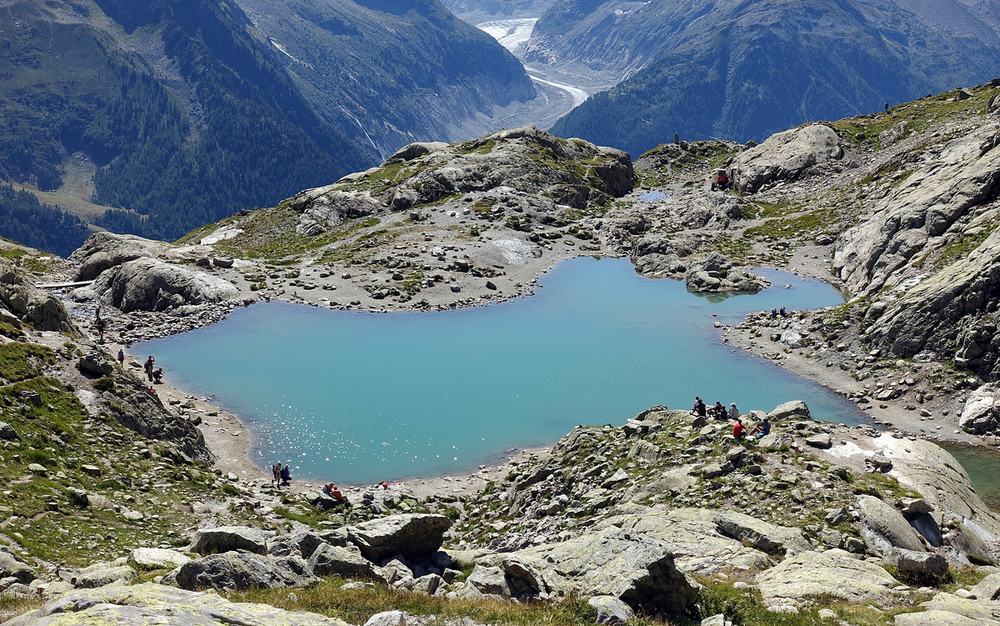 Le Lac Blanc et ses eaux turquoise dans les Aiguilles Rouges