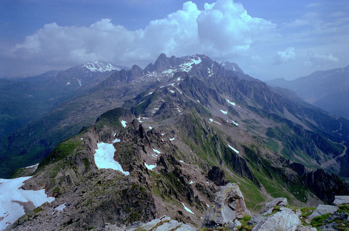 Vue depuis le sommet du Brévent sur les crêtes voisines