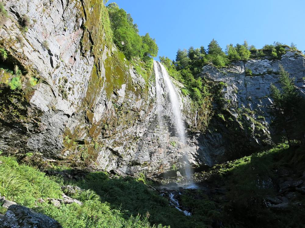 La Grande Cascade du Mont-Dore tombant de la falaise de basalte