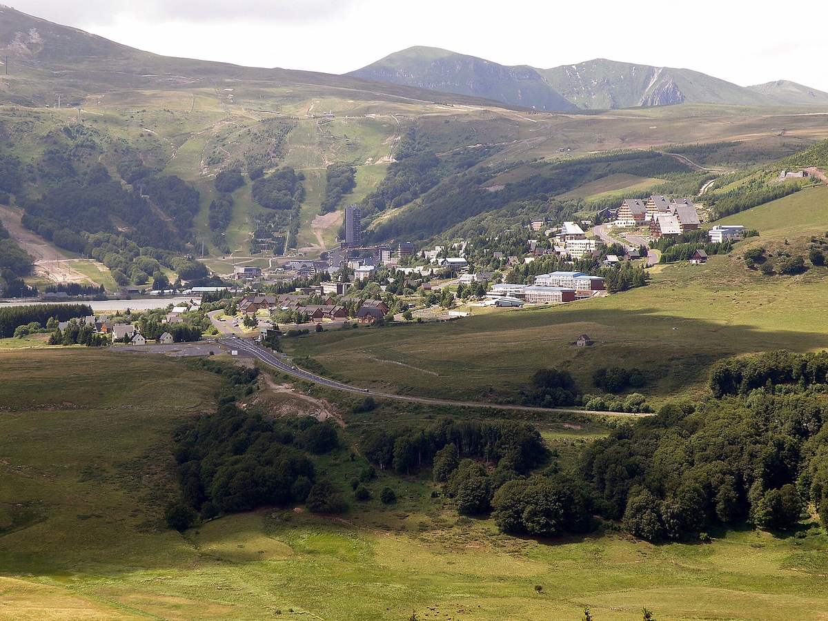La station de Super-Besse au pied du massif du Sancy