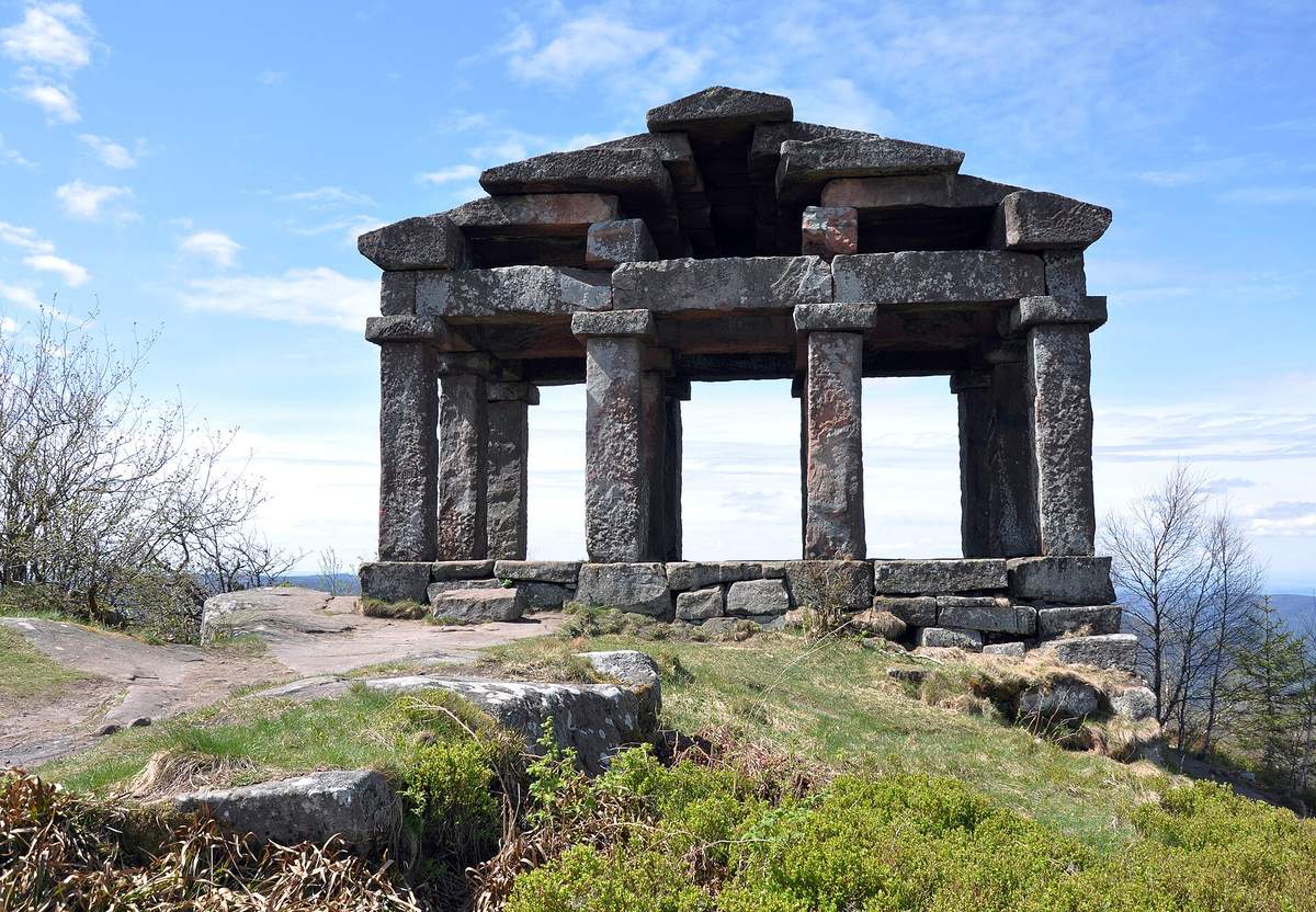 Le temple-musée en pierre au sommet du Donon