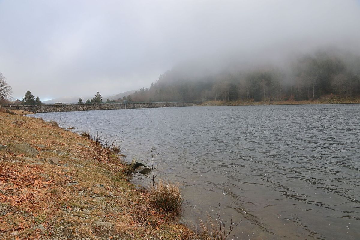 Le lac de la Lauch et son barrage, dans les Vosges